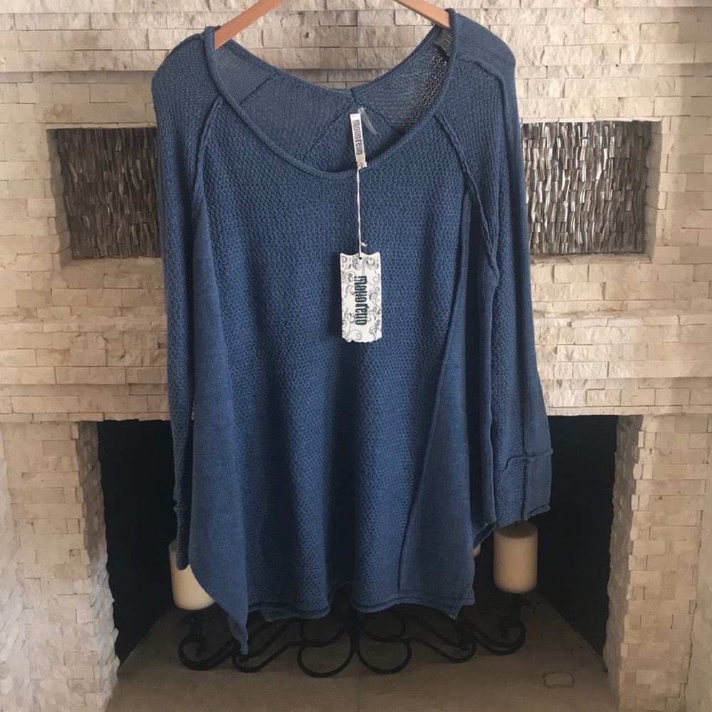 Textured long sleeve knit